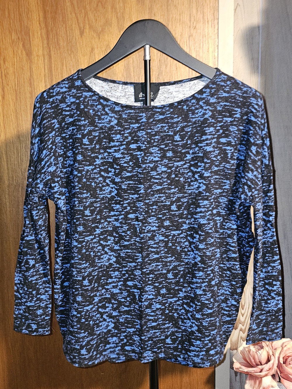 A-line Made In Hawaii Women’s Black & Blue Patterned Long Sleeve Crew Top
